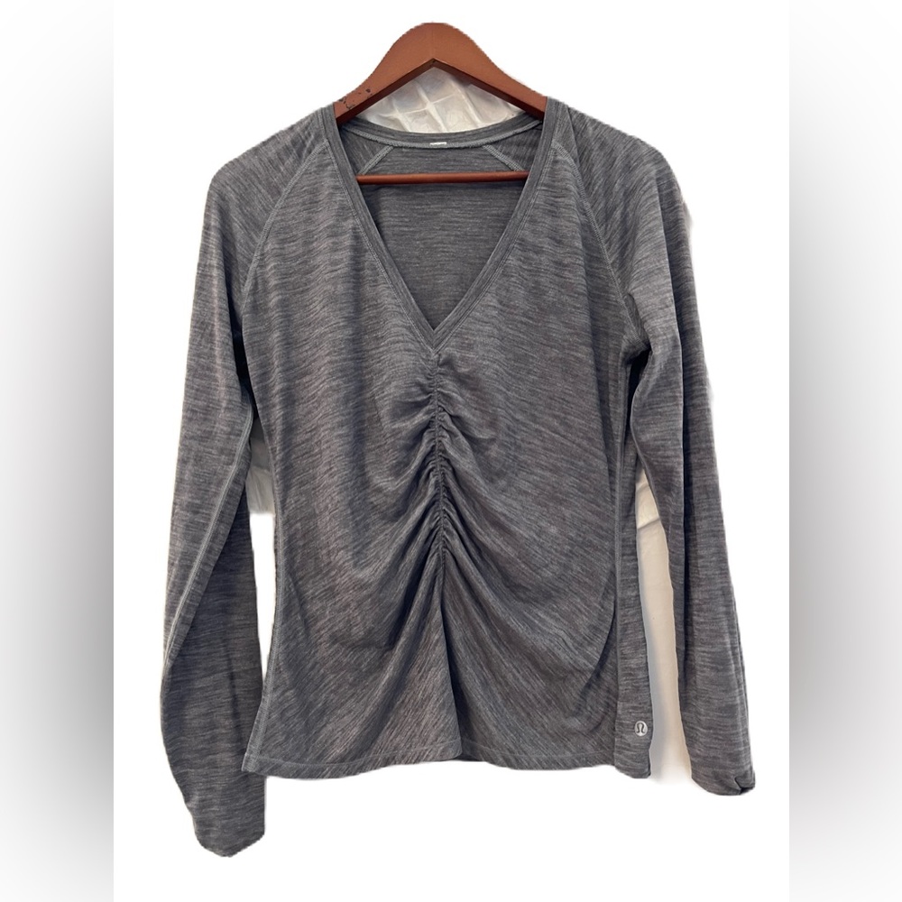 Grey ^ Women’s Lululemon vneck size medium